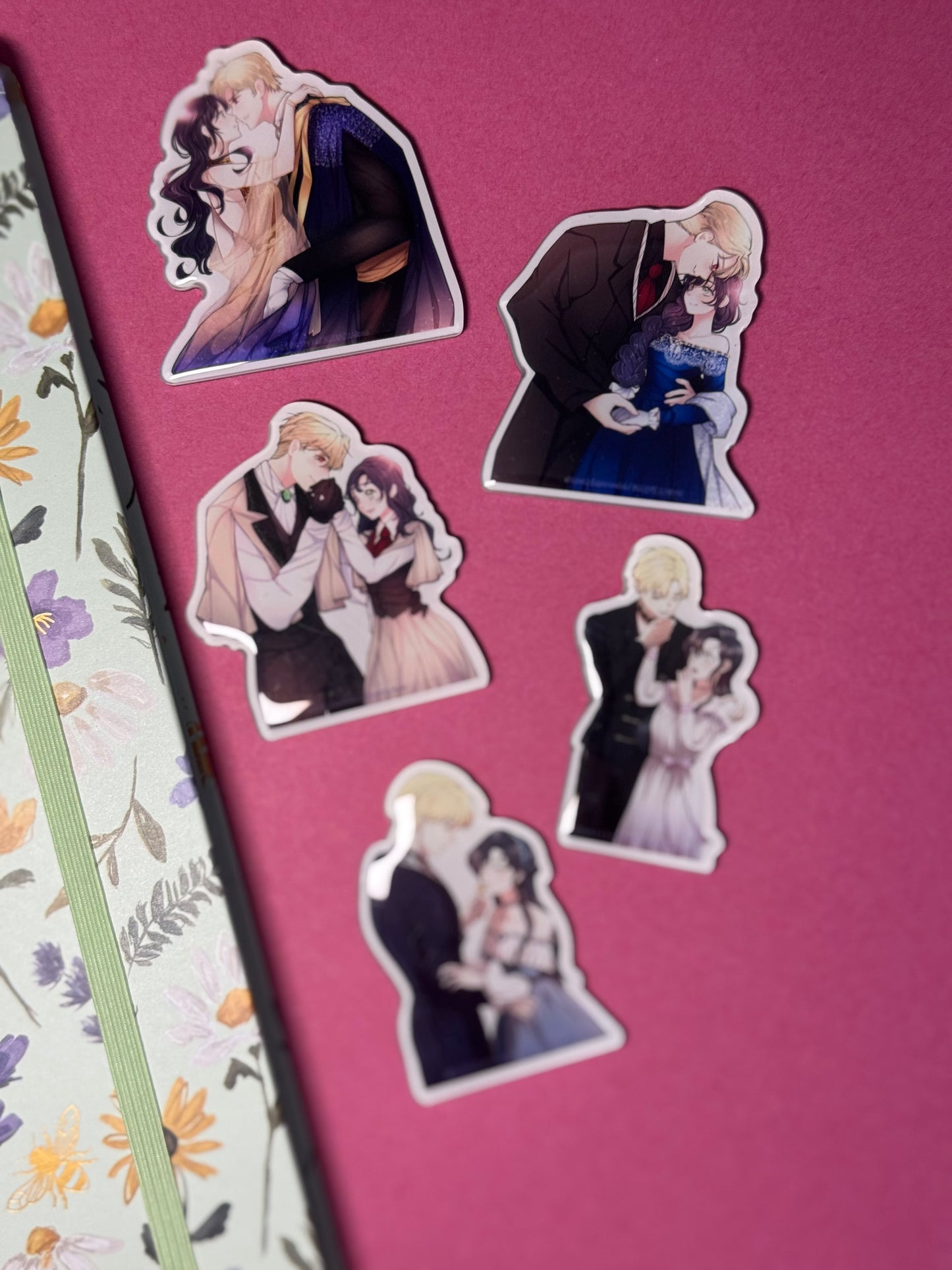 x DEAL : 3 PORTE-CLEFS/MAGNETS/PINS pour 24,00€