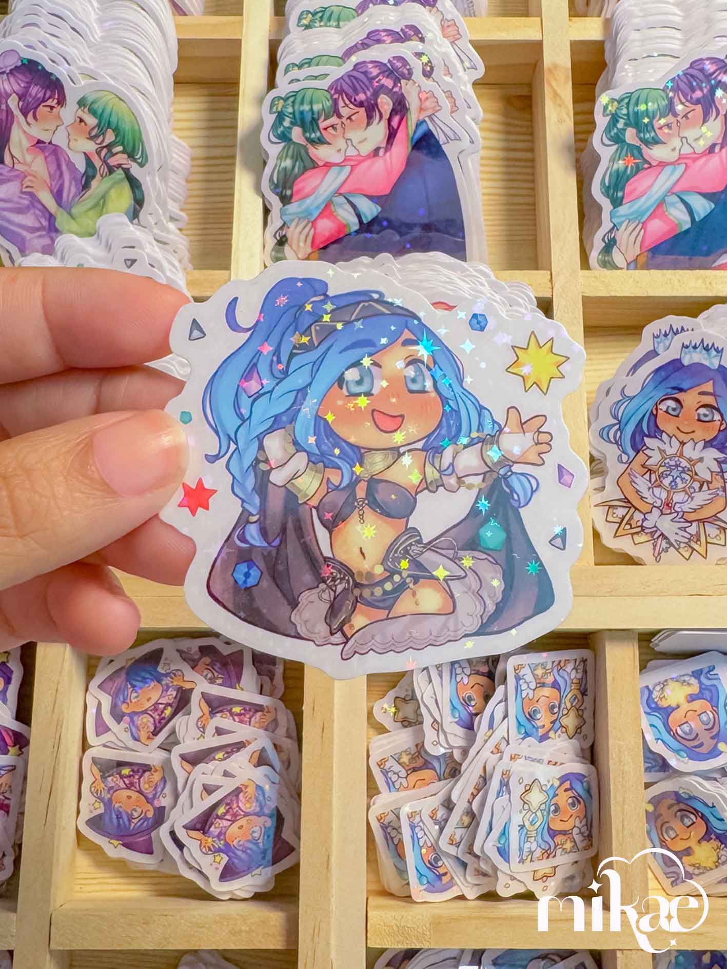 OC Mikae - STICKER L holo star (5 modèles)