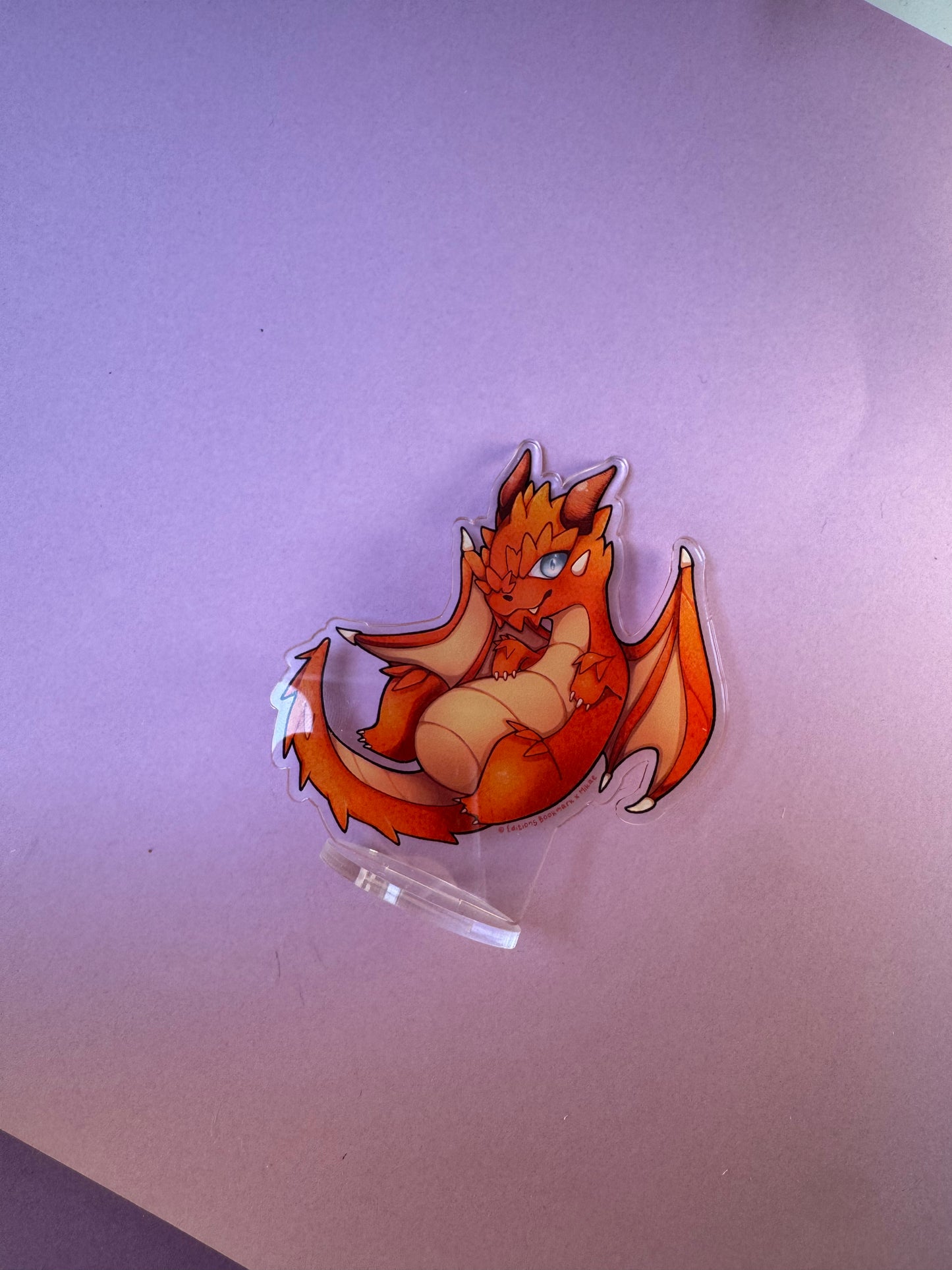 [La Guerre des Ombres] STAND ACRYLIQUE - Dragon (≠ formats) / Éditions Bookmark x Mikae